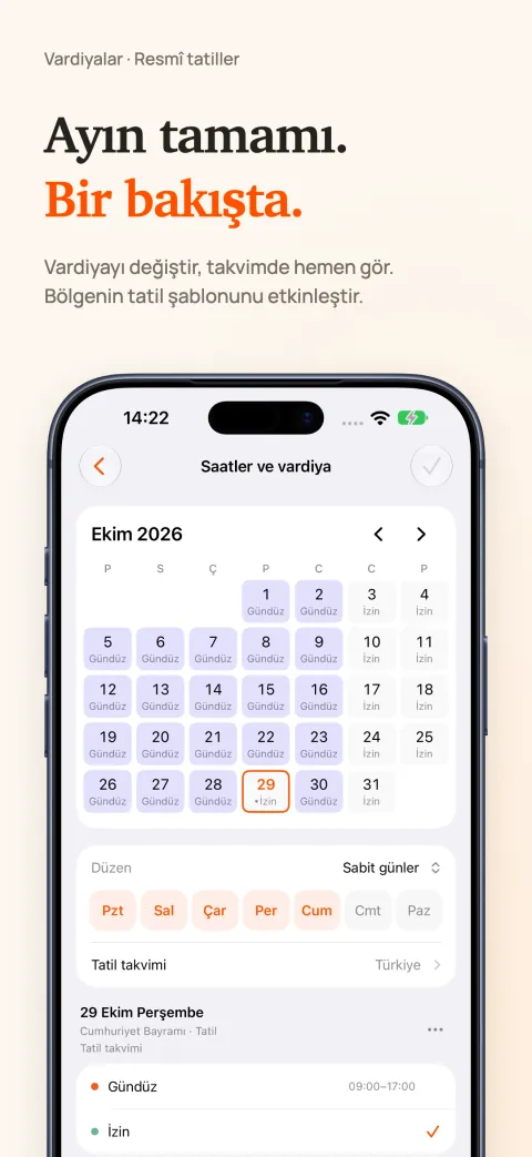iPhone'da DoneAt aylık takvimi: çalışma ve izin günleri işaretli, altında haftanın günlerine göre düzen ve resmî tatil takvimi.